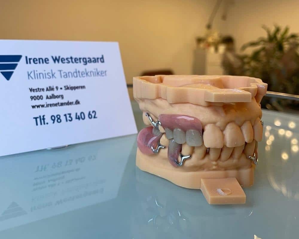 Tandproteser: Hvad koster de, og hvordan får du den bedste løsning?